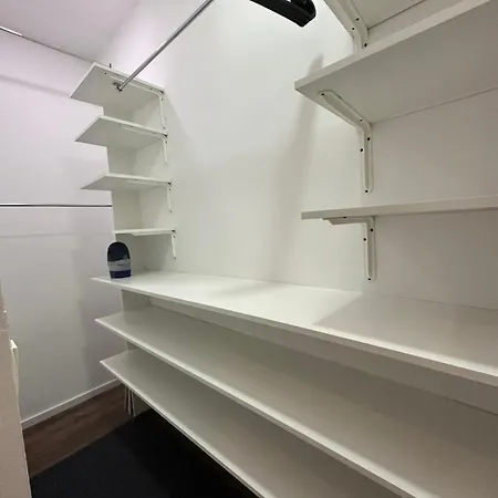 Leo Apartment *