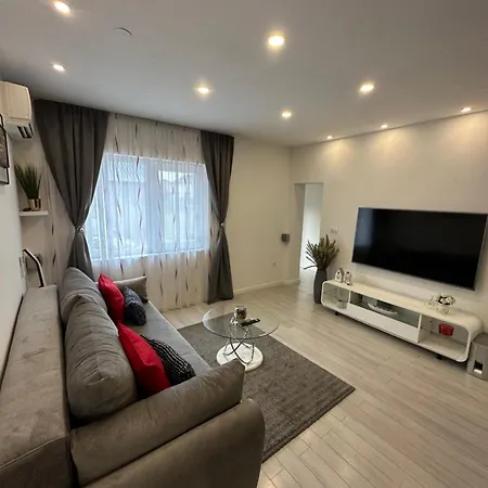 Leo Apartment