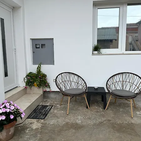 Apartman Leo *